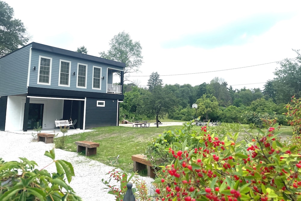 Nature is calling..NEW CONSTRUCTION5 min walk Bass Lake surrounded by forest