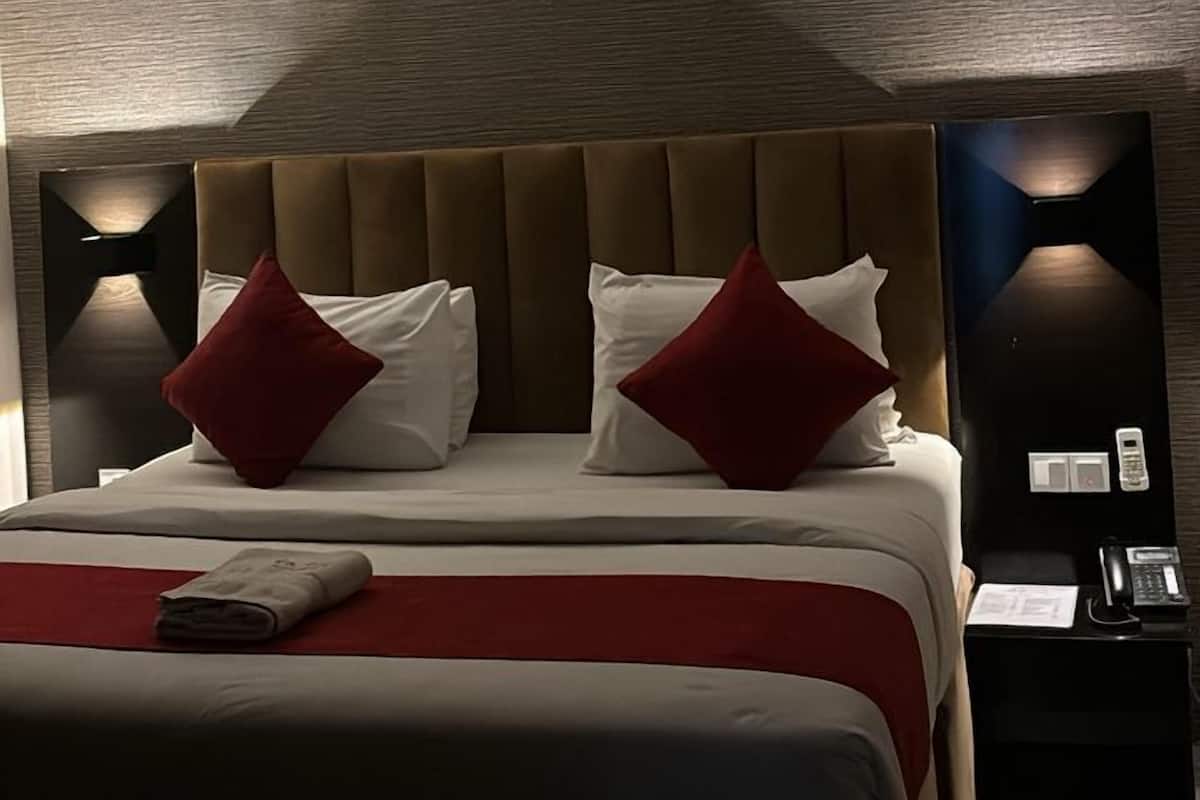 Egyptian cotton sheets, premium bedding, down duvets, in-room safe