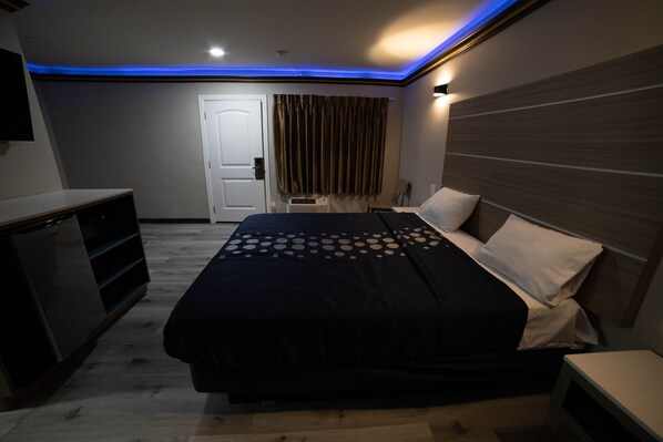 Deluxe Single Room | Free WiFi, bed sheets - Artesia Motor Inn (Bellflower)