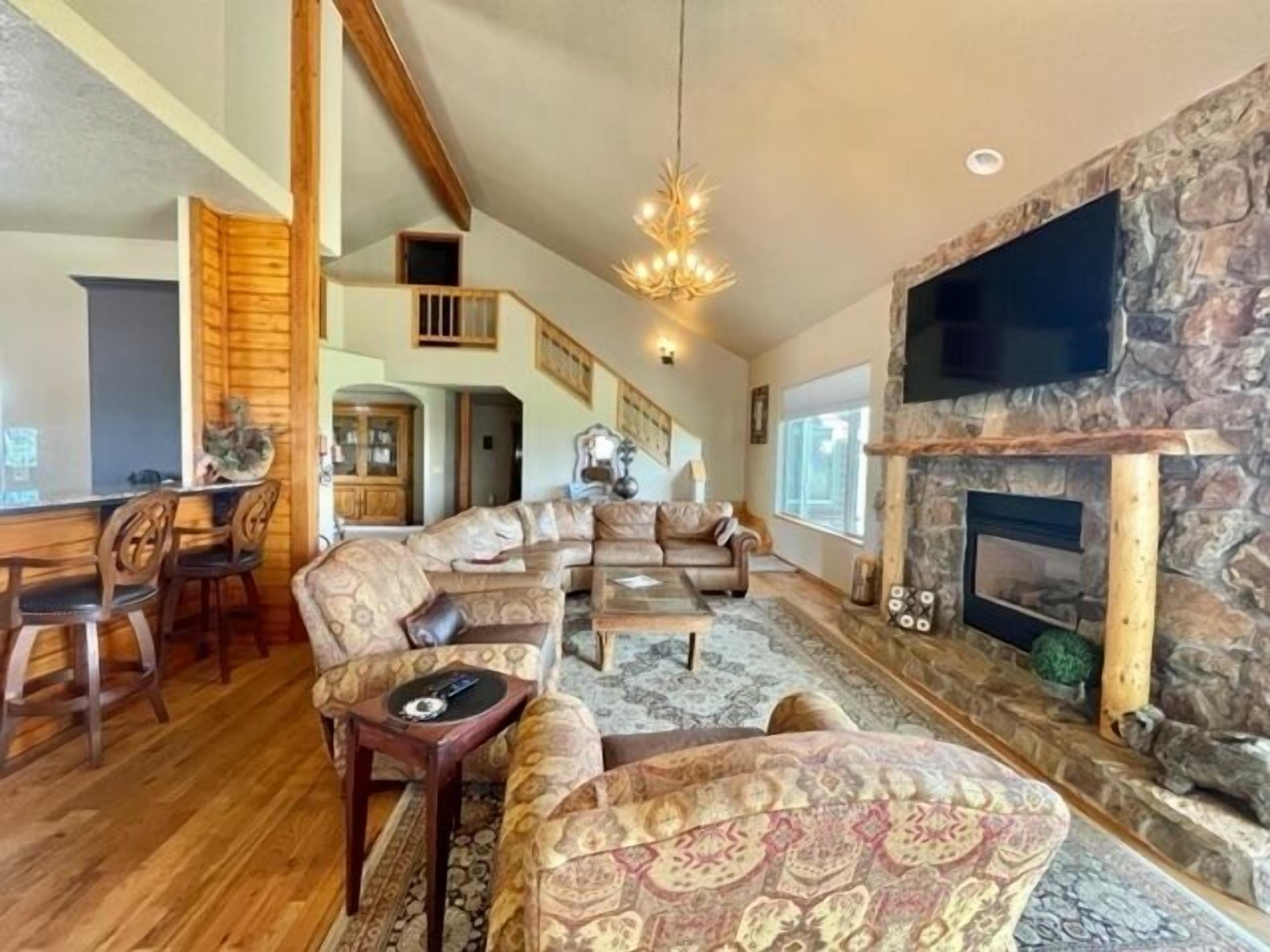 Beautiful Luxury Home with Mountain Views.  Close to Hot Springs and Wolf Creek Ski Area.