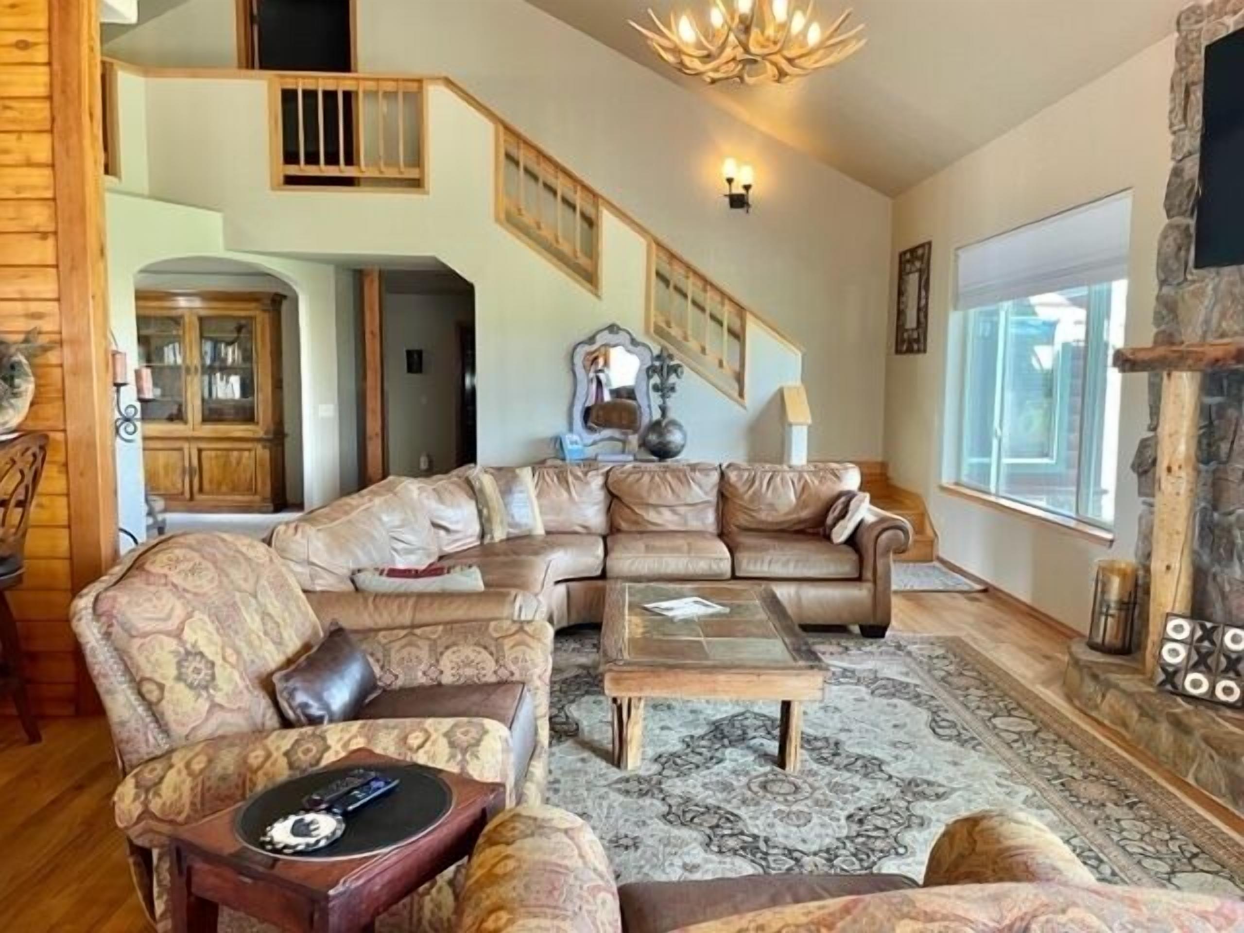 Beautiful Luxury Home with Mountain Views.  Close to Hot Springs and Wolf Creek Ski Area.