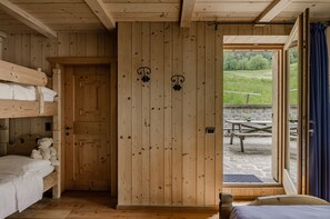 Quarto quádruplo luxo | Lençóis italianos Frette, roupas de cama premium, edredons de pluma