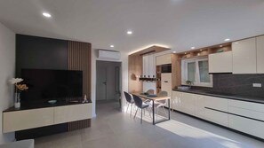 Dining - Holiday apartment with swimming pool and sea view (Šilo)