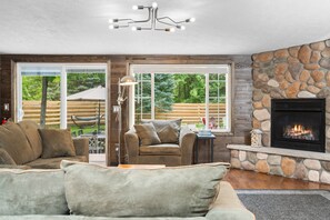 Smart TV, fireplace