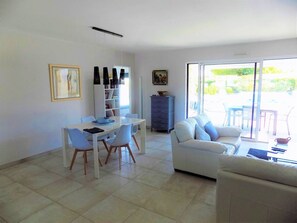 Télévision à écran plat