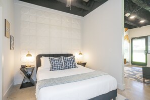1 Schlafzimmer, Schreibtisch, Bügeleisen/Bügelbrett, Reisekinderbett