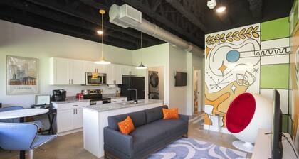 New! Groovy Oasis Near Airport and Downtown Nash!