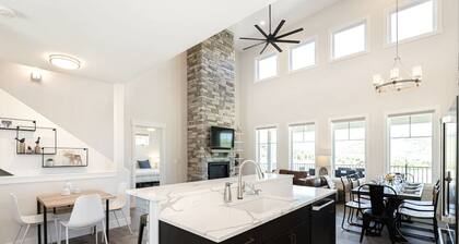 Luxury Mountain Retreat - Hot Tub + Views!