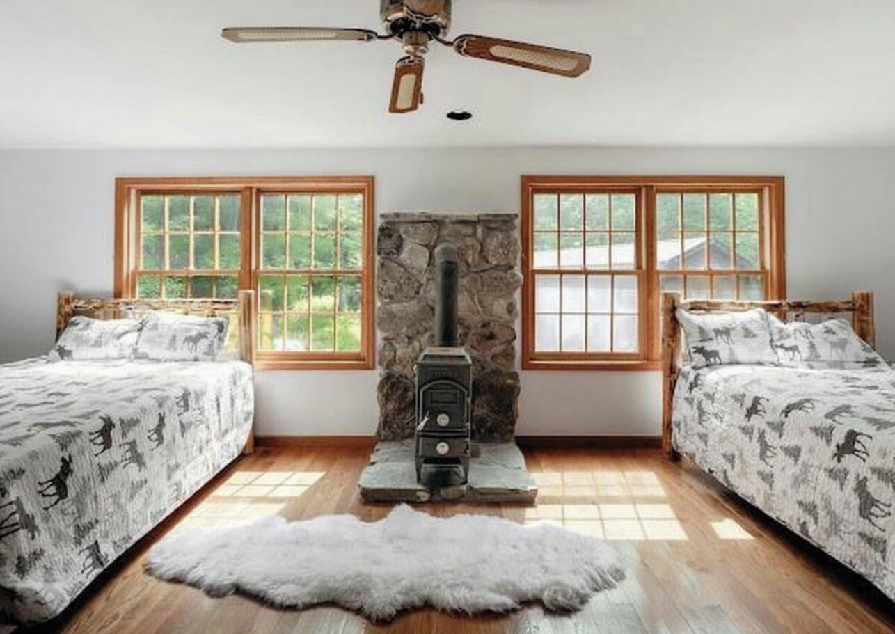 Cabin Roscoe 5 acres. Trendy, Cozy ,Fish on the Beaverkill, hunt, kayak, hiking 