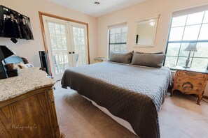 5 bedrooms, desk, free WiFi, bed sheets