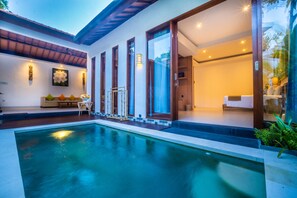 Vila, 1 quarto, piscina particular | Cofres nos quartos, ferros/tábuas de passar roupa, Wi-Fi de cortesia