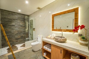 Vila luxo, 1 quarto, piscina particular | Banheiro | Secador de cabelo, chinelos, toalhas de banho, sabonete
