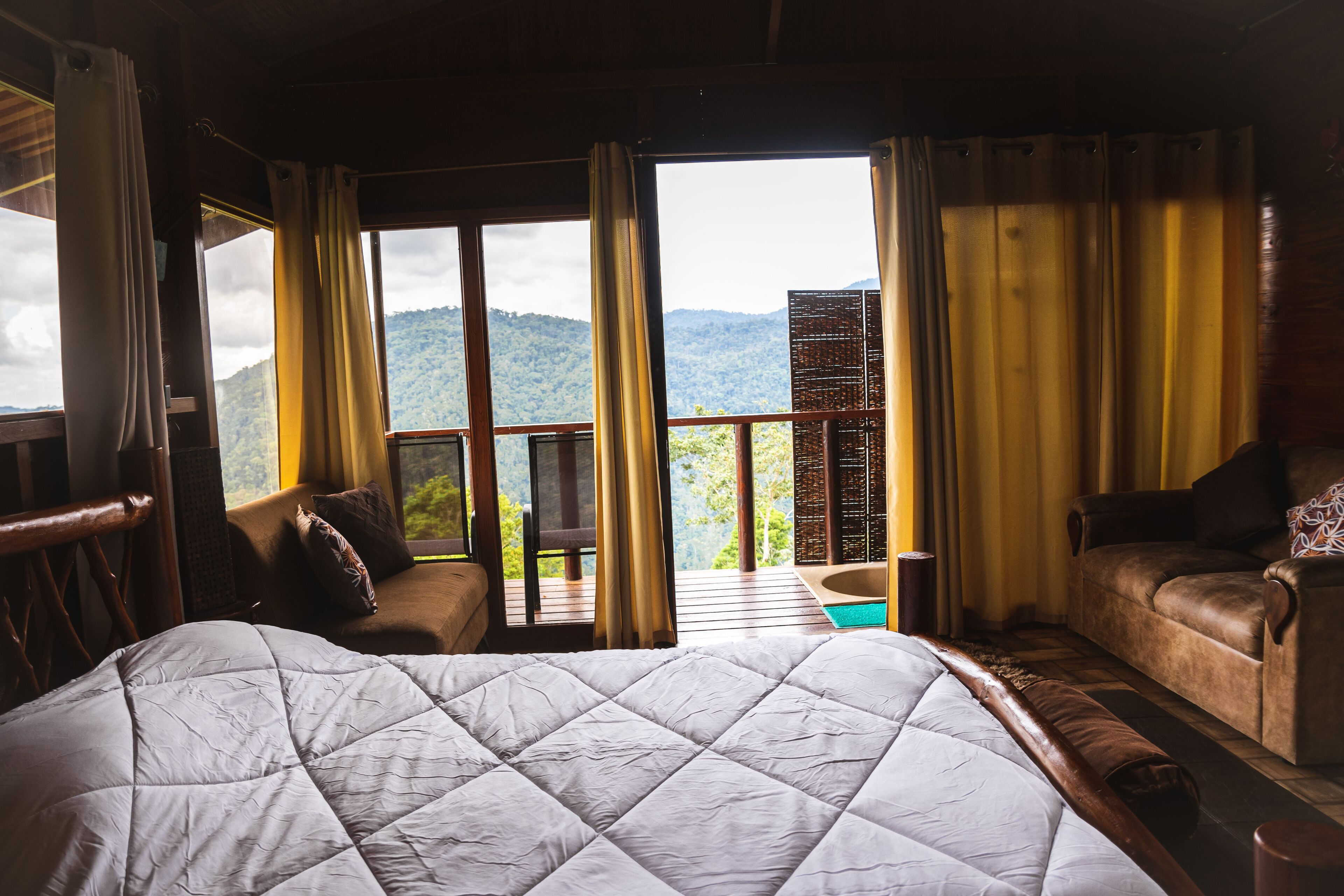 Panoramic Room, Non Smoking, Mountain View | Down comforters, individually decorated, individually furnished