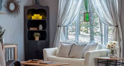 The Bigfork Riverside Retreat - No Cleaning Fee!