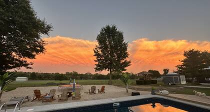 Estate Home Heated Pool Hot Tub Beach Wi-Fi 8 acres 5000 sqft 5 bd 3.5 bath