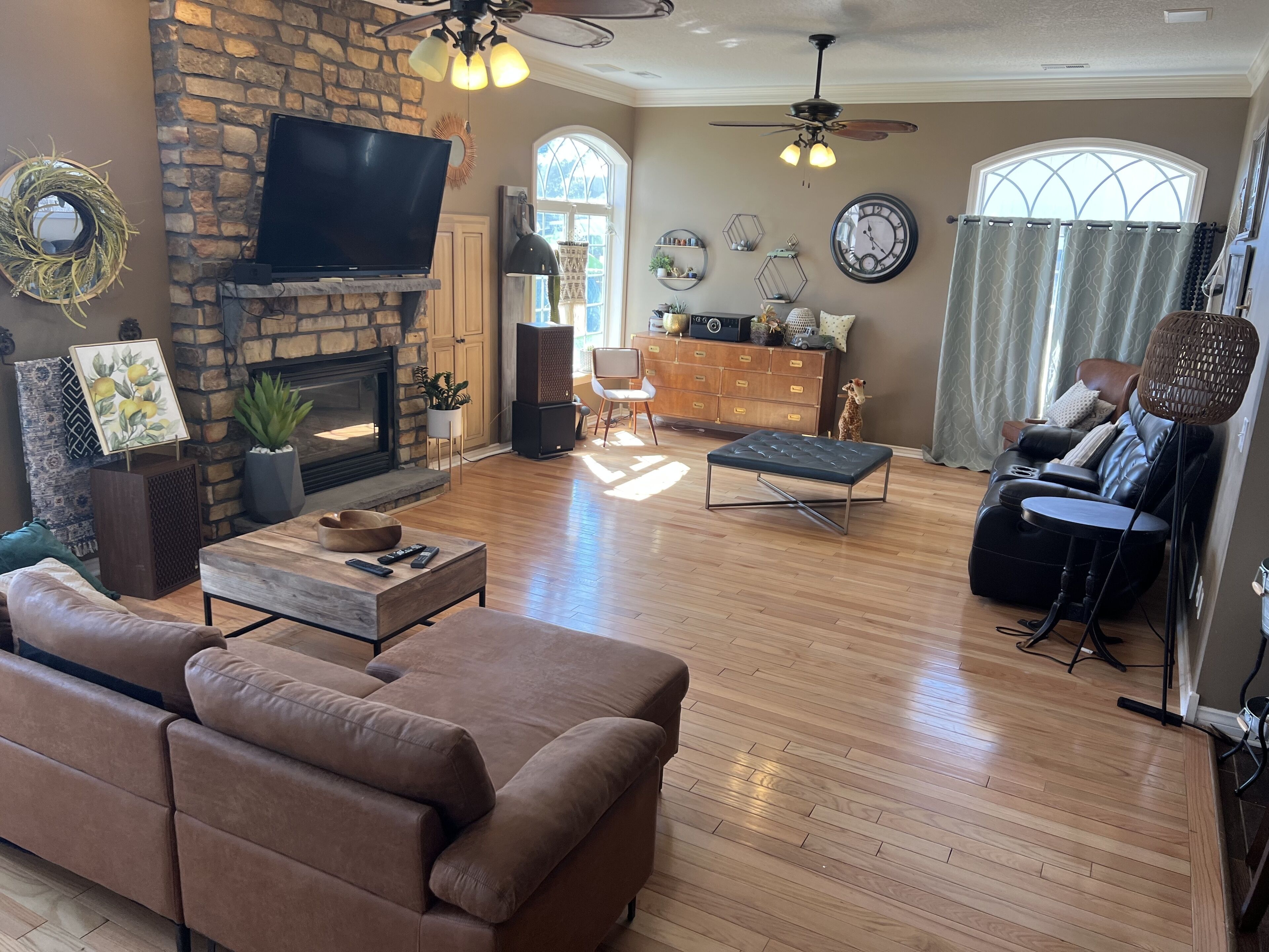 Smart-tv, tv-spel, dvd-spelare och böcker