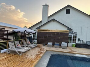 Outdoor pool, a heated pool