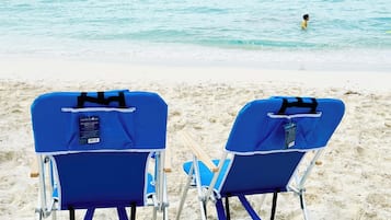 Beach nearby, sun loungers, beach towels