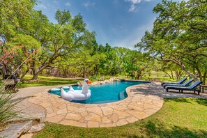 UppvÀrmd pool
