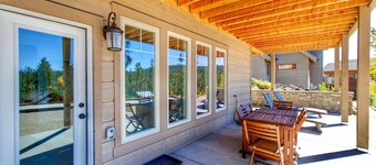 Amazing Lake and Mountain View’s+ cozy king bed