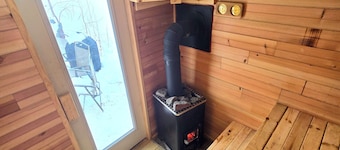New Sauna! St Paul, Mall of America, Spacious, Pool Table, Foosball Table