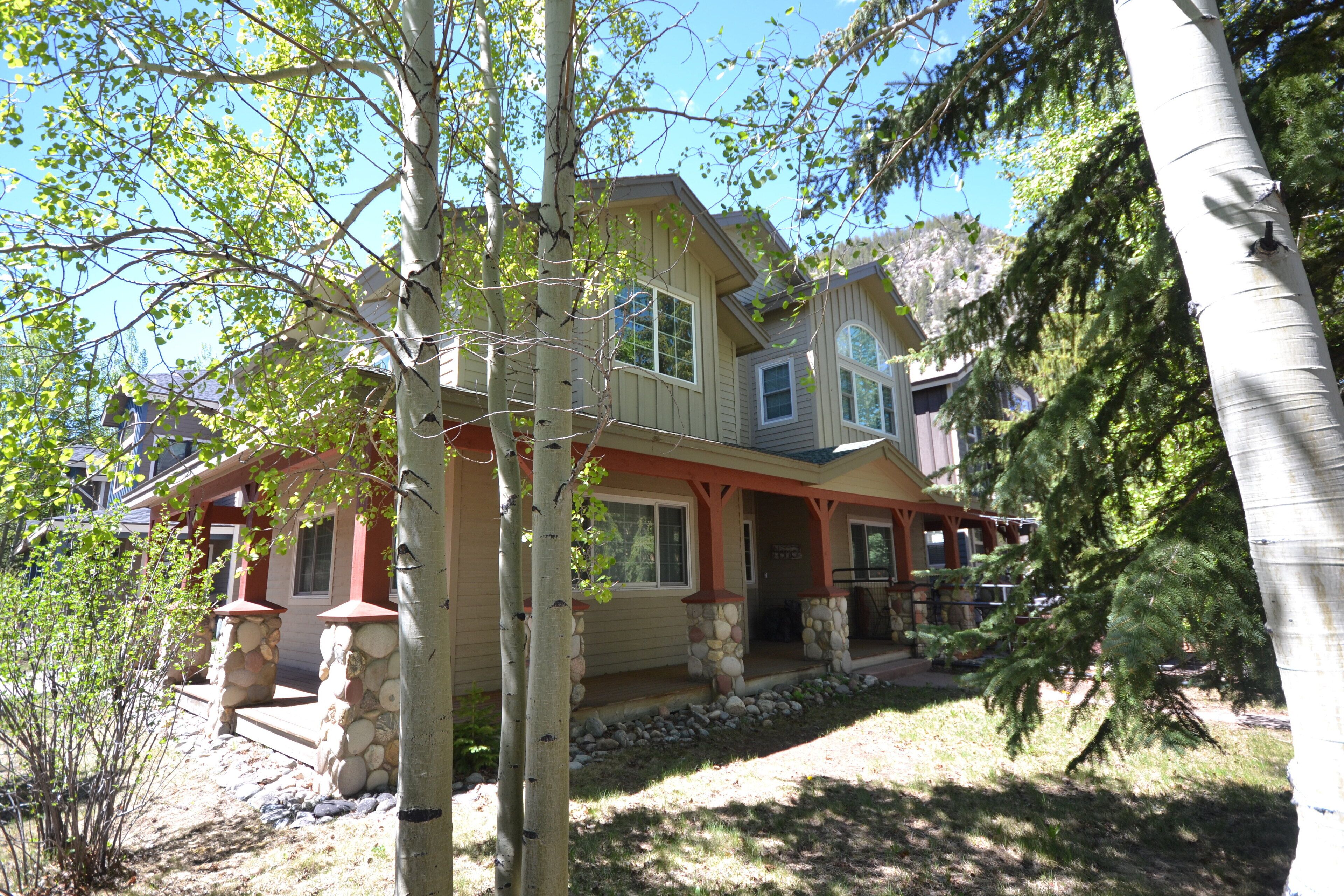 Mountain Views, Downtown Frisco, Private Hot Tub, Hiking Trails