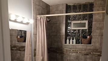 Towels, soap, shampoo, toilet paper