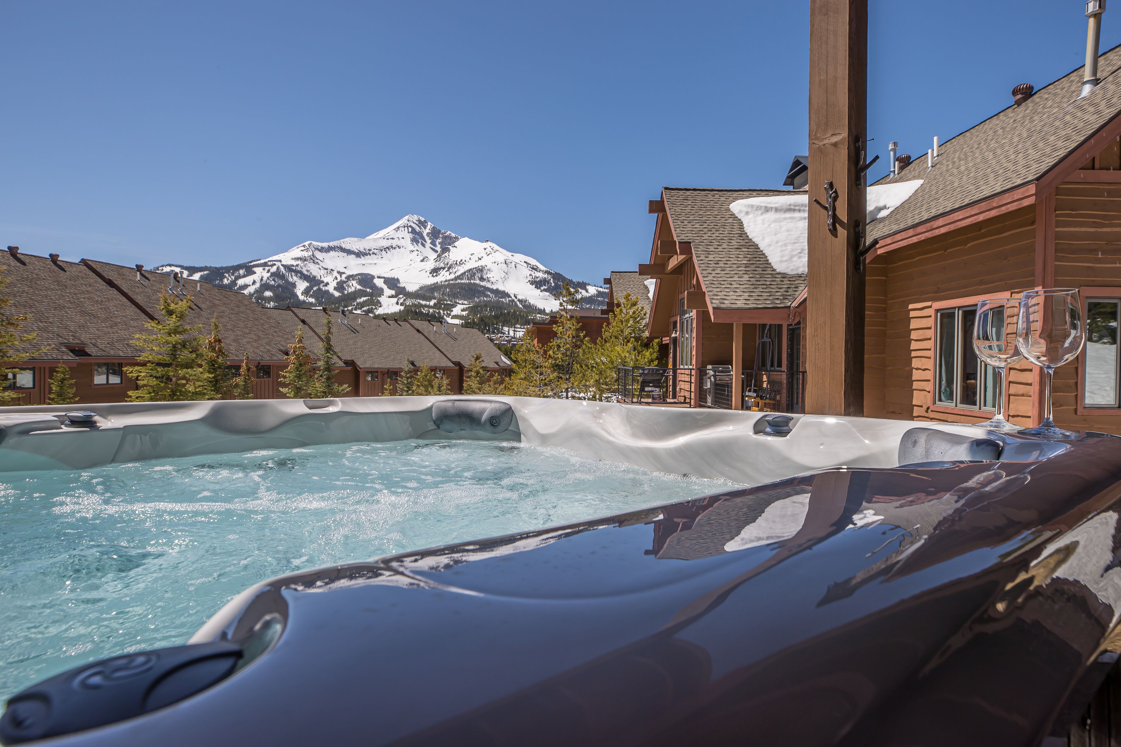 Private hot tub, close to Big Sky Resort w/gorgeous Lone Peak views - Lone Peak Alpenglow Retreat