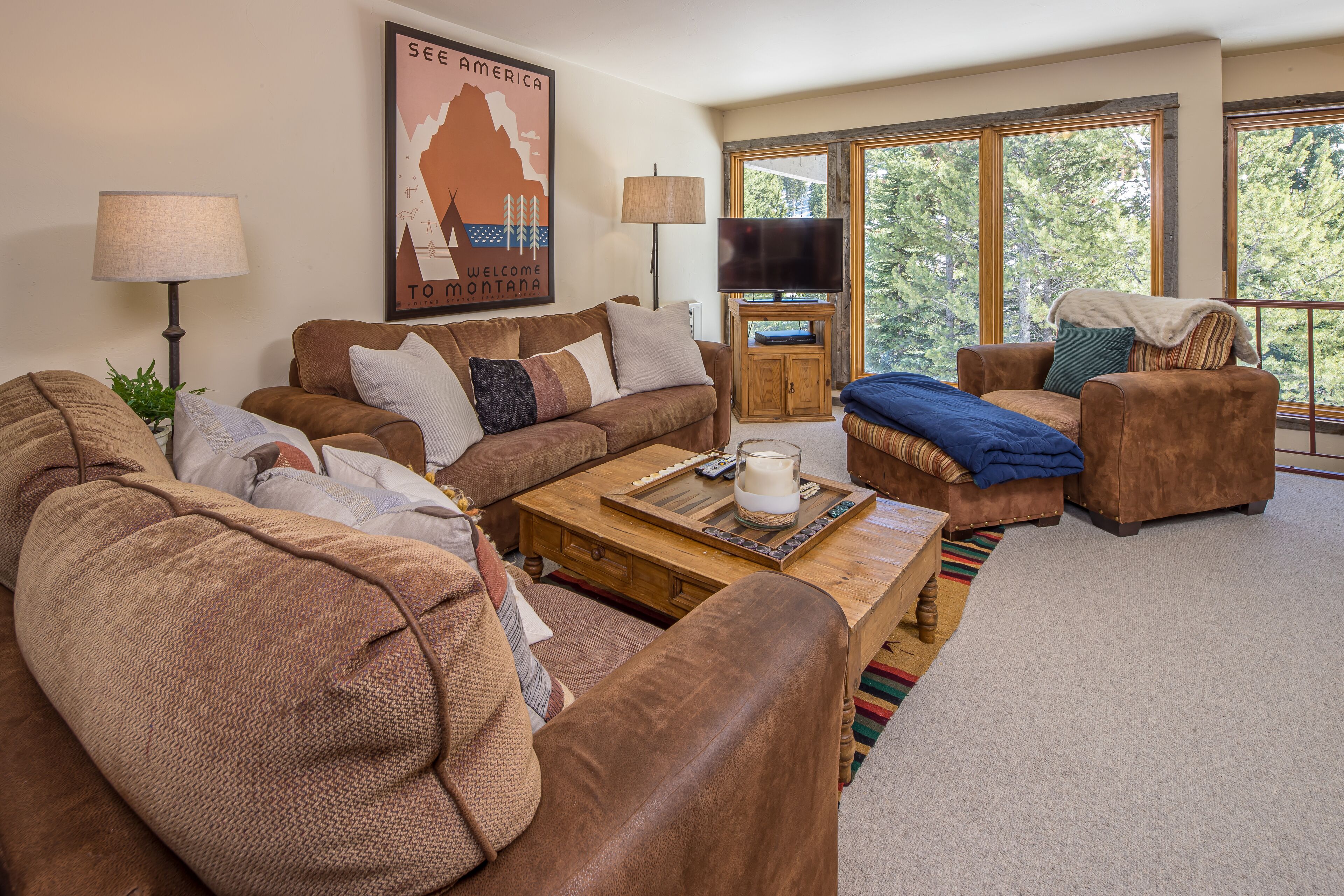 Private Hot Tub, Across the road from Big Sky Resort - Stillwater Ski Escape