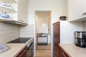 Refrigerador, horno, parrilla de estufa y lavavajillas 