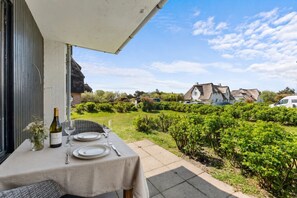 Outdoor dining - Heidehörn 6 - Neu!!! Ab Sofort bei Uns. Wunderschön Gelegene Ferienwohnung für Max. 4 Personen in (Wenningstedt-Braderup (Sylt))