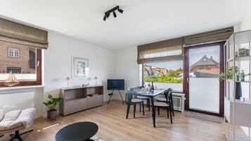 Fernseher, DVD-Player, Stereoanlage