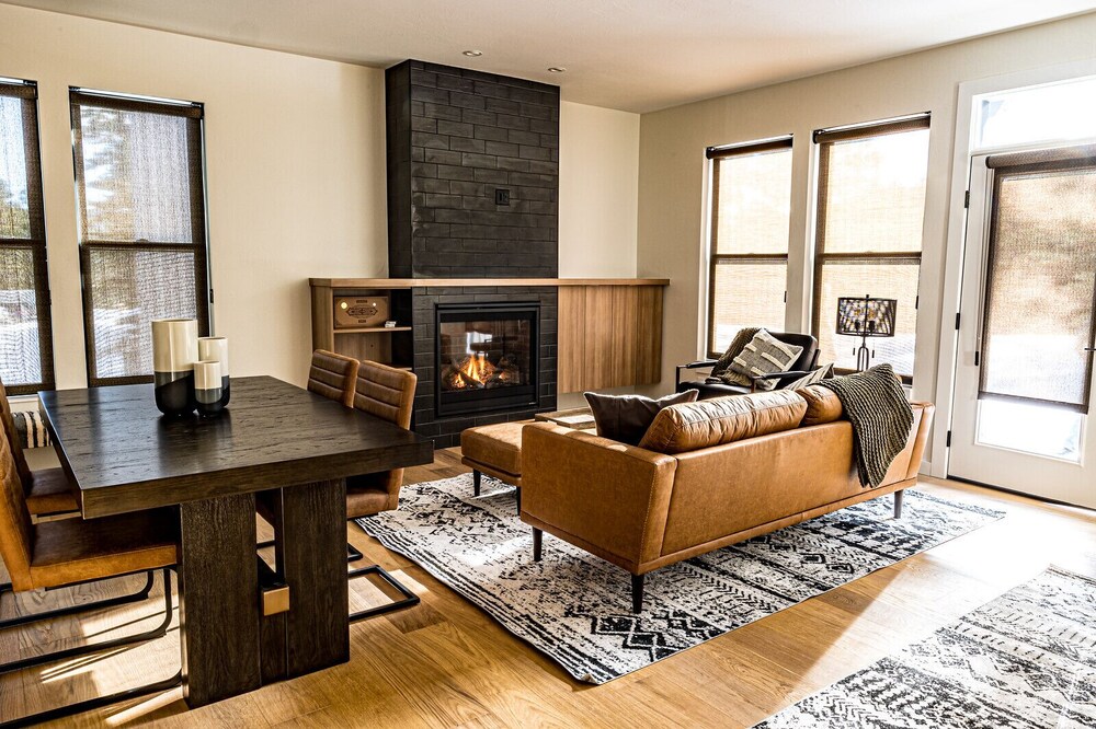 Bridger Bowl Luxury Mountain Townhouse 83B