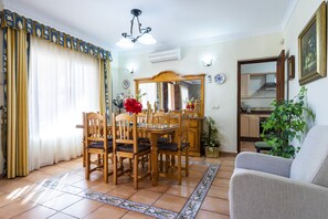 Dining - Villa Lola by Solset (Nerja)