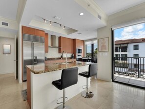 Fridge, microwave, oven, stovetop - Waterfront, spacious, luxury condo in amenity-rich Naples Bay Resort in the heart of downtown! (Naples)