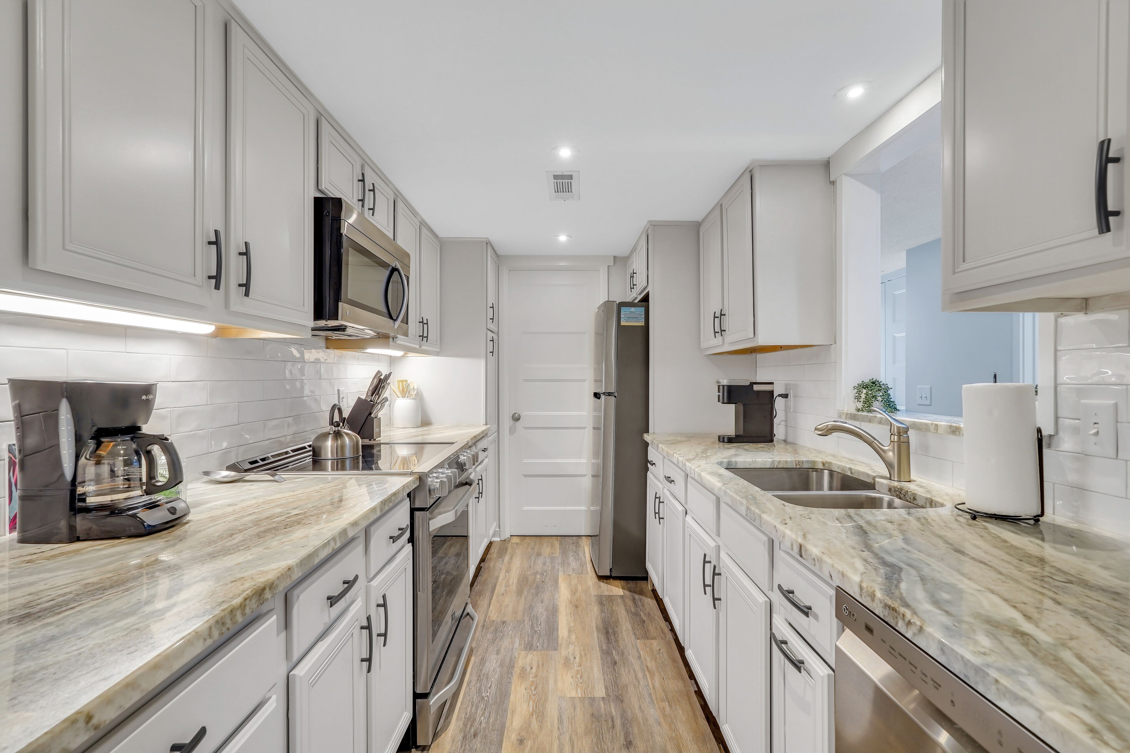 Updated villa with a pool view in Shipyard Plantation