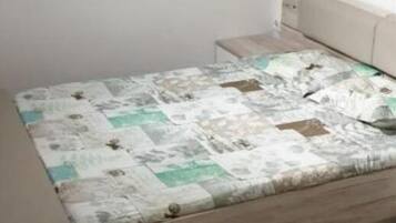 1 bedroom, WiFi, bed sheets