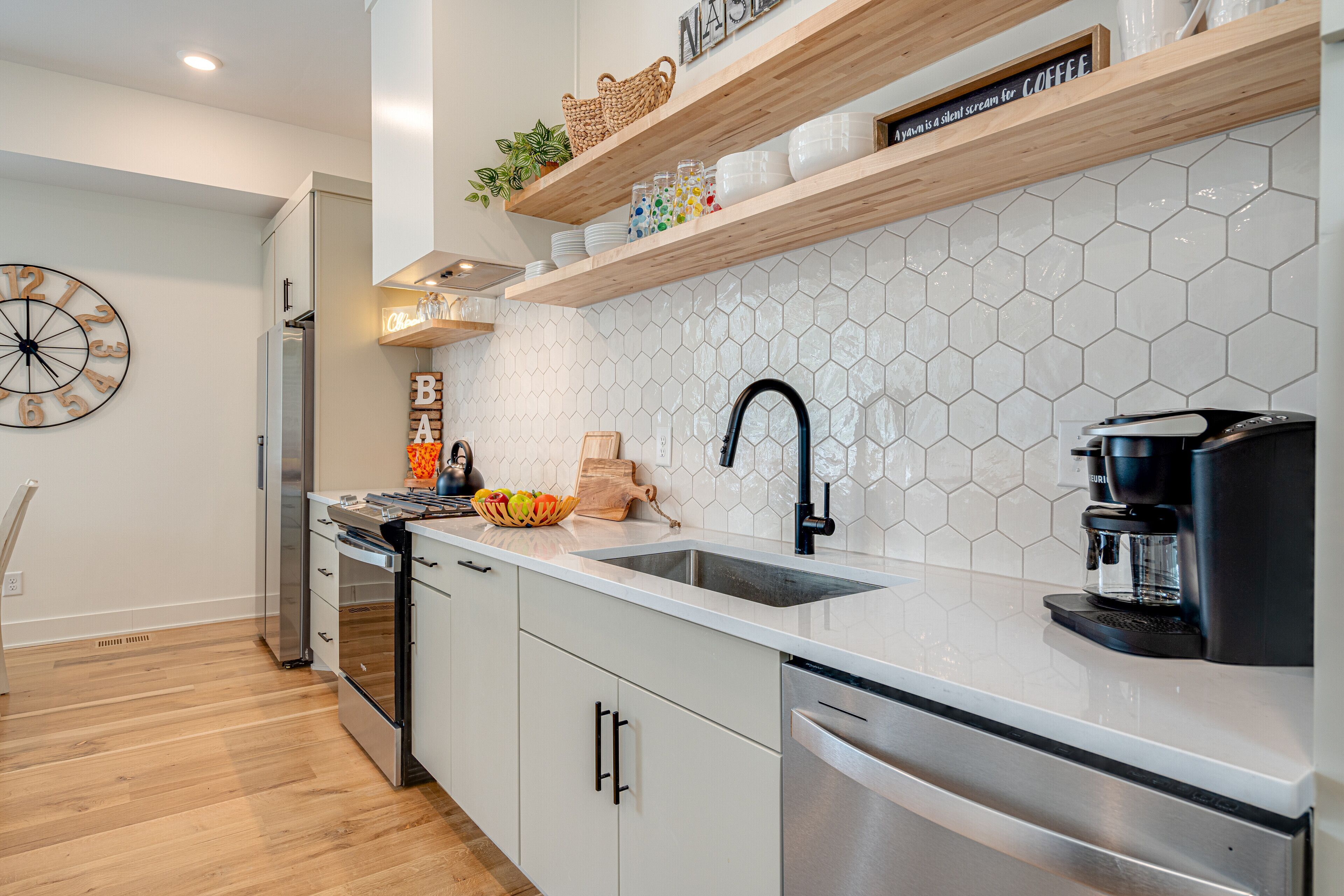 CITYVIEW CHIC - ROOFTOP DECK - 4 MINS TO NISSAN STADIUM