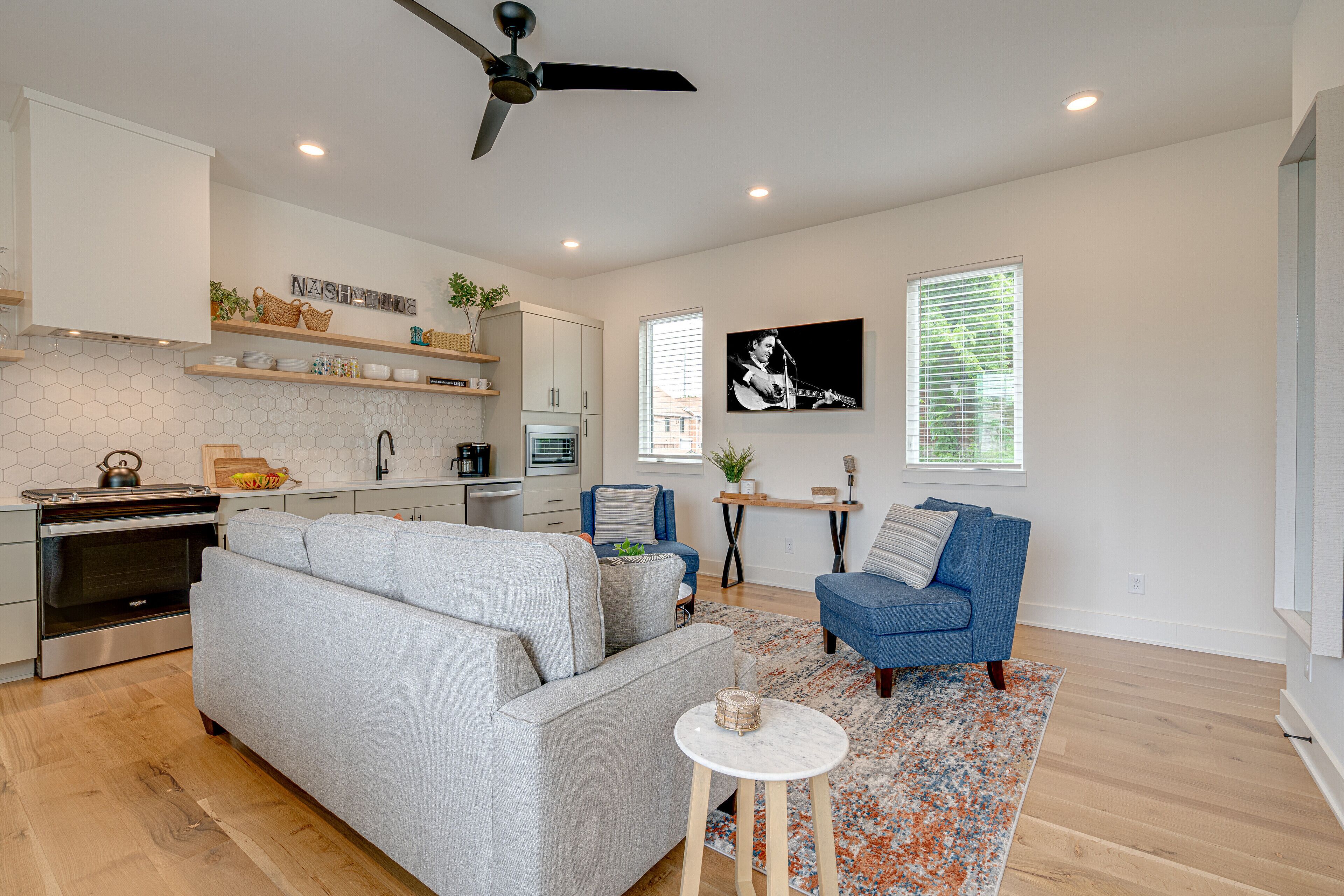 CITYVIEW CHIC - ROOFTOP DECK - 4 MINS TO NISSAN STADIUM