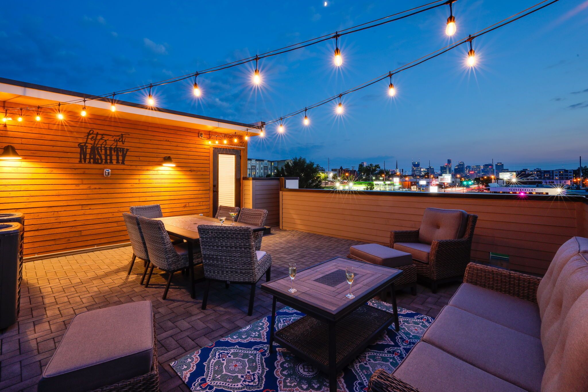 CITYVIEW CHIC - ROOFTOP DECK - 4 MINS TO NISSAN STADIUM