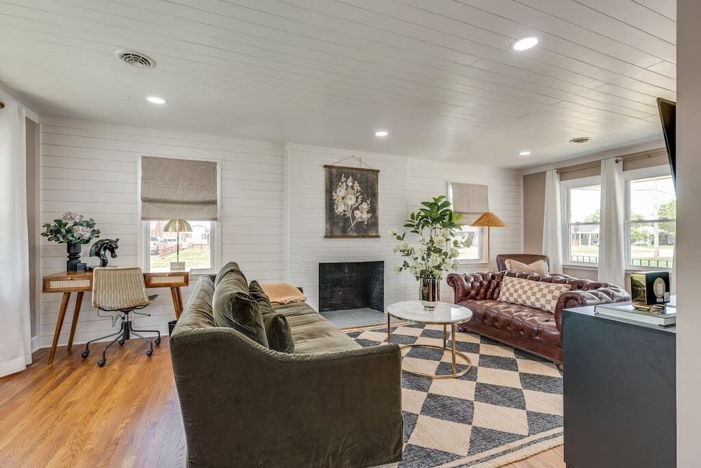 New, Clean, & Centrally Located