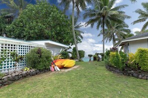 Property grounds - Vaka Beach Cottage with A/C, unlimited wifi, (Rarotonga)