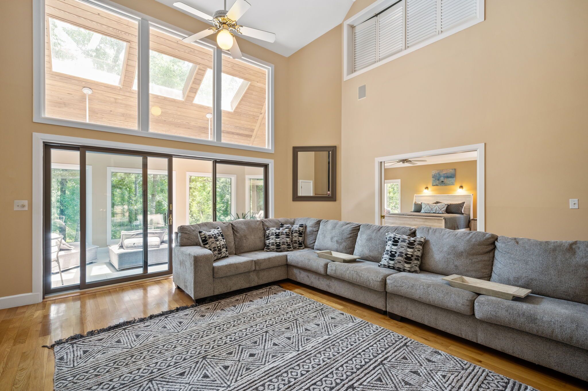 Hidden Estate, Perfect for Events, Gated + Riverfront w/ Wi-Fi, Free Streaming