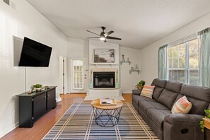 Smart TV, offices - Loggerhead Crossing - Near FLETC/Restaurants/Shops (Brunswick)