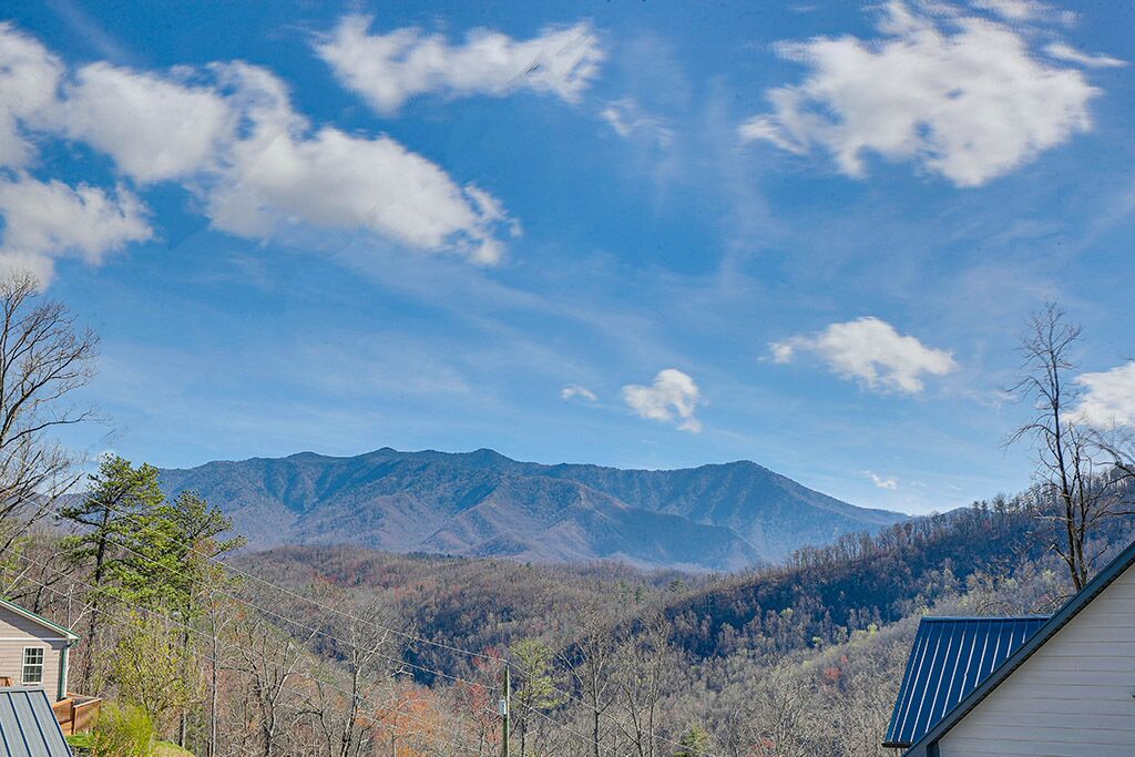 Gatlinburg - The Meeting Place - 3 Bedroom - Sleeps 12