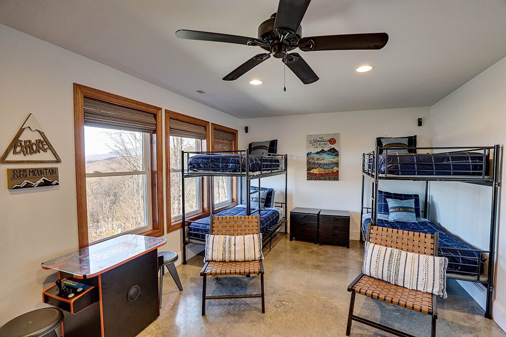 Gatlinburg - The Meeting Place - 3 Bedroom - Sleeps 12