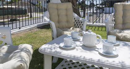 LOS JANDALOS -Beautiful house in private urbanisation with shared pool and free WiFi.