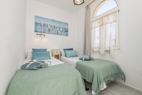 LOS JANDALOS -Beautiful house in private urbanisation with shared pool and free WiFi.