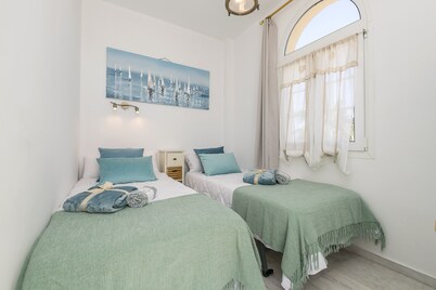 LOS JANDALOS -Beautiful house in private urbanisation with shared pool and free WiFi.