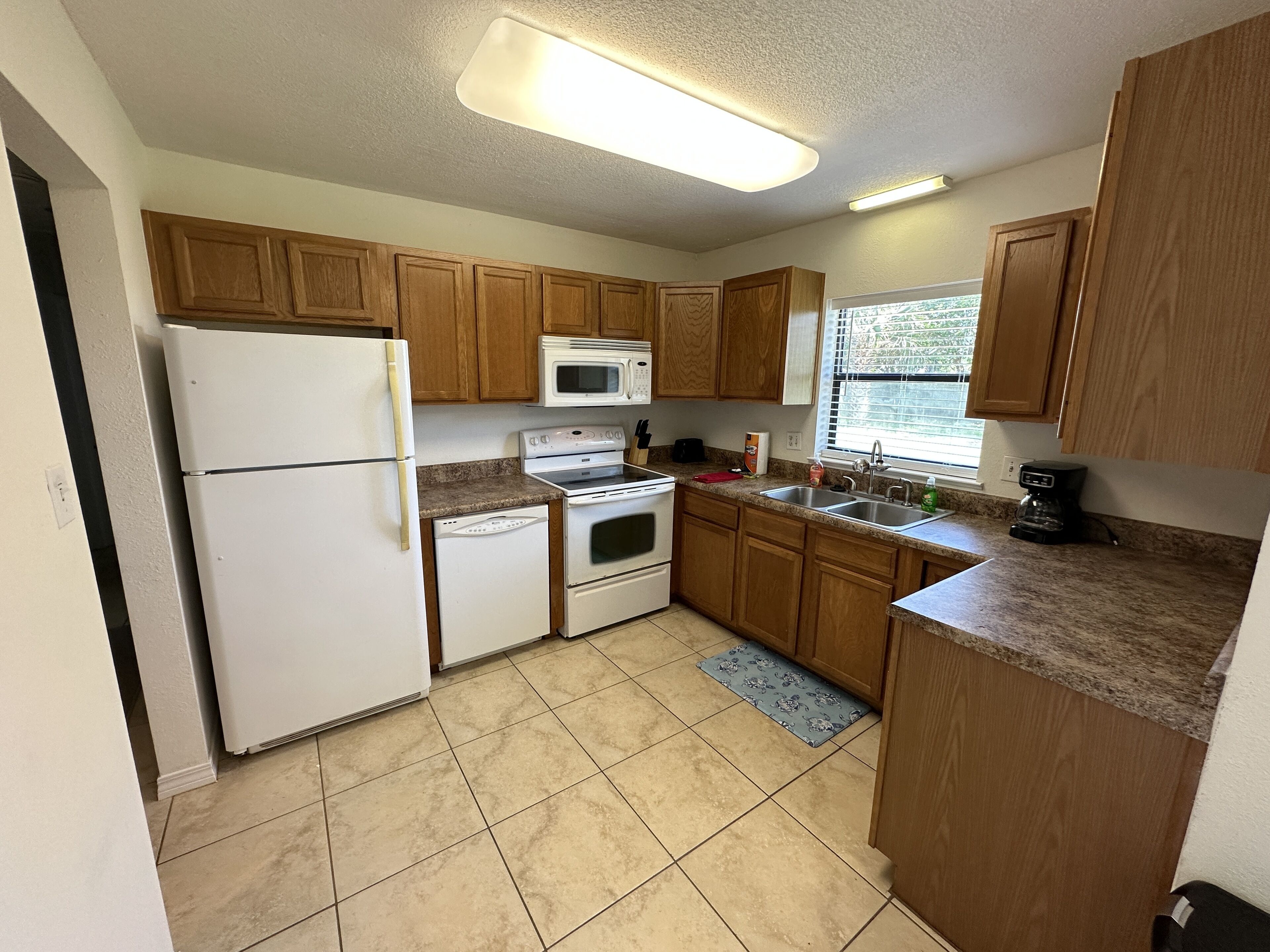 Lovely 3 Bed Home by Boat Ramp Pier; Views of Sound; 5 miles to Pensacola Beach